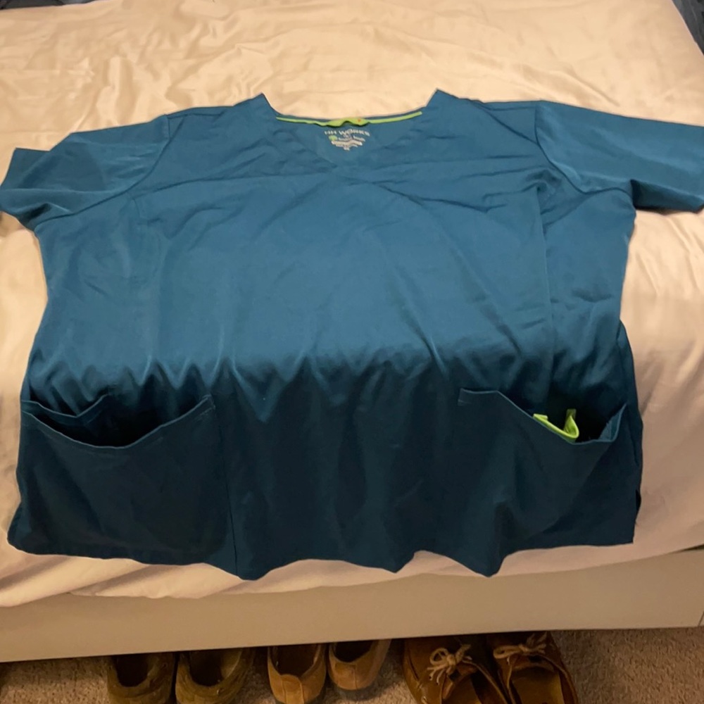 Women’s scrub top